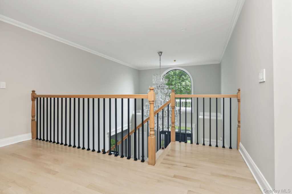 333 Lyncroft Road, New Rochelle, NY 10804 - Photo 23 of 44