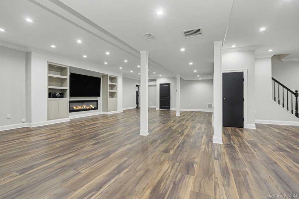 333 Lyncroft Road, New Rochelle, NY 10804 - Photo 39 of 44