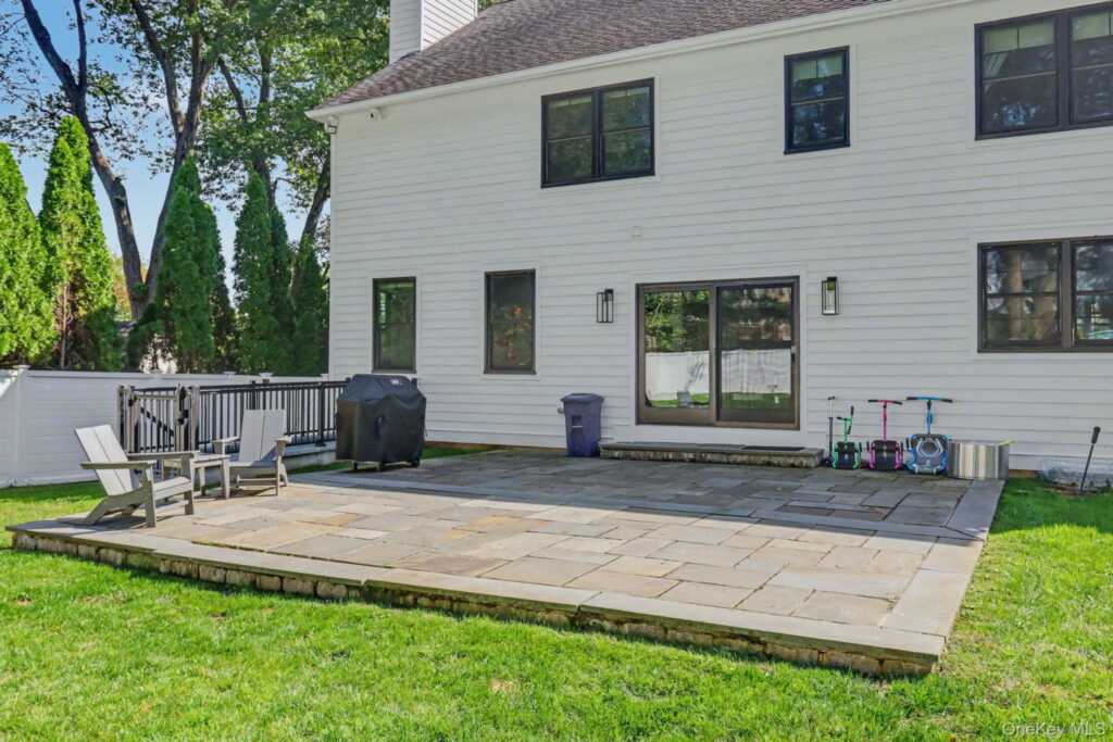 333 Lyncroft Road, New Rochelle, NY 10804 - Photo 41 of 44