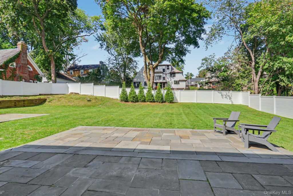 333 Lyncroft Road, New Rochelle, NY 10804 - Photo 43 of 44