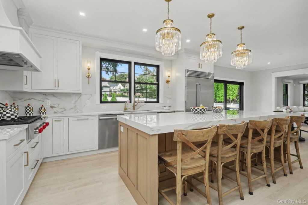 333 Lyncroft Road, New Rochelle, NY 10804 - Photo 7 of 44
