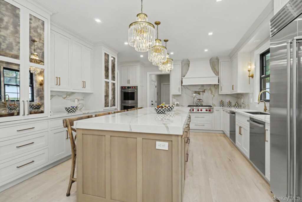333 Lyncroft Road, New Rochelle, NY 10804 - Photo 9 of 44