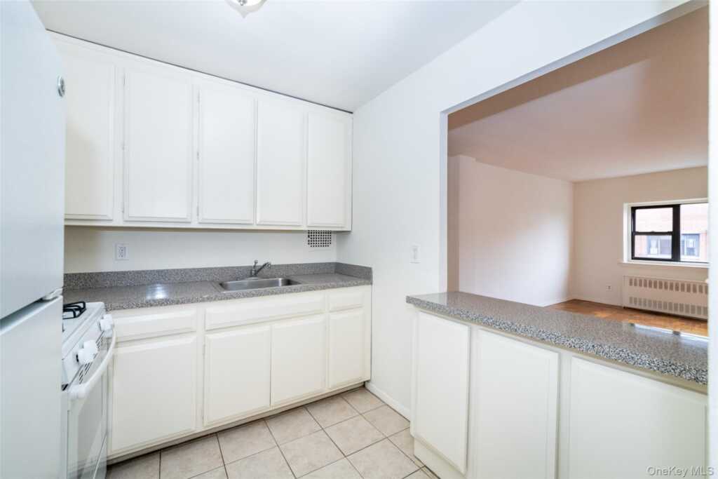 15 Lake Street, Unit #4-C, White Plains, NY 10603 - Photo 10 of 19