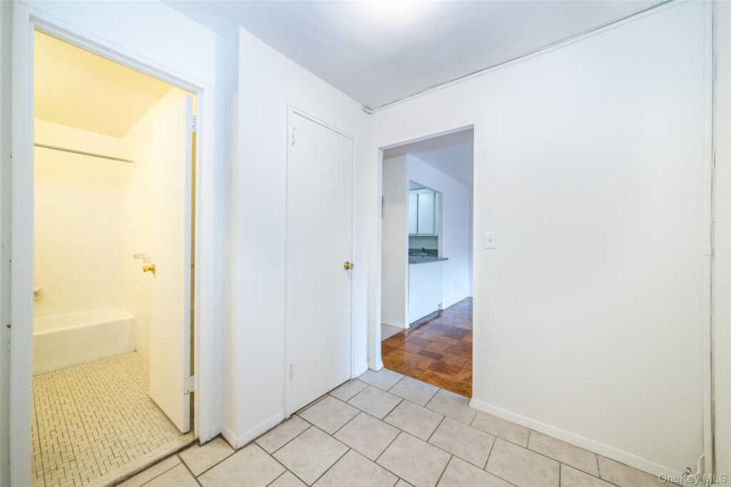 15 Lake Street, Unit #4-C, White Plains, NY 10603 - Photo 8 of 19