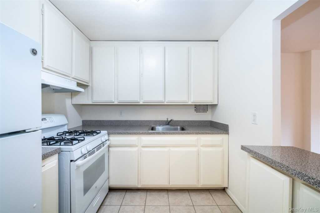 15 Lake Street, Unit #4-C, White Plains, NY 10603 - Photo 9 of 19