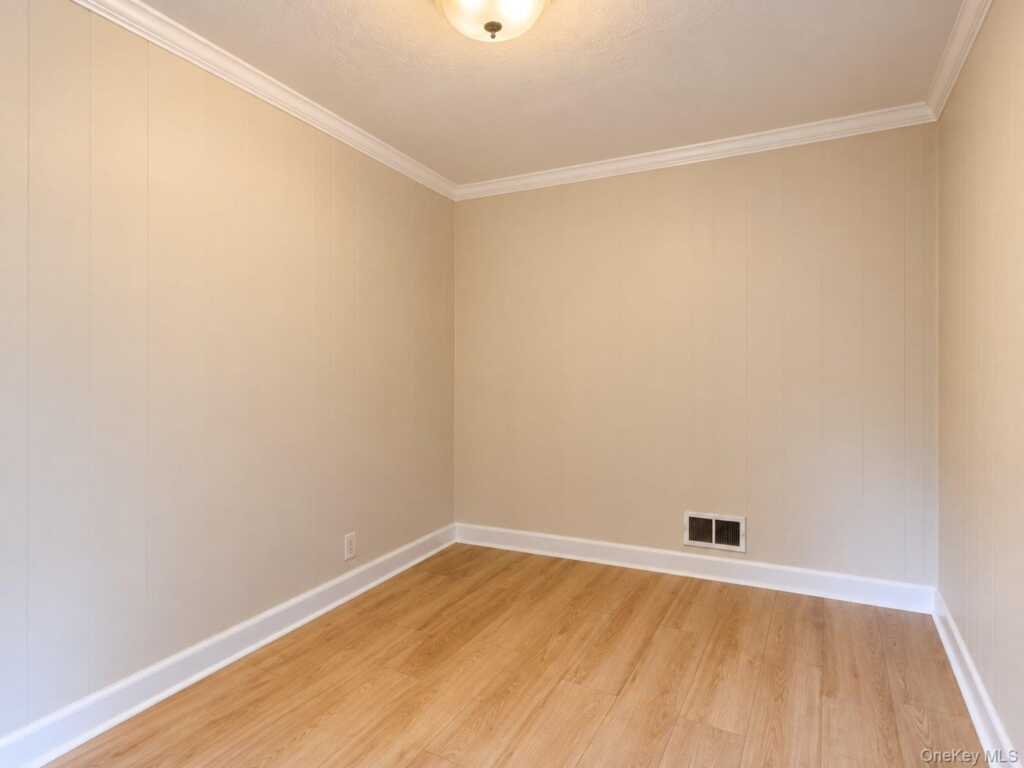 174 Waverly Road, New Rochelle, NY 10583 - Photo 10 of 35
