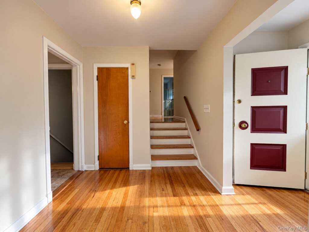 174 Waverly Road, New Rochelle, NY 10583 - Photo 2 of 35