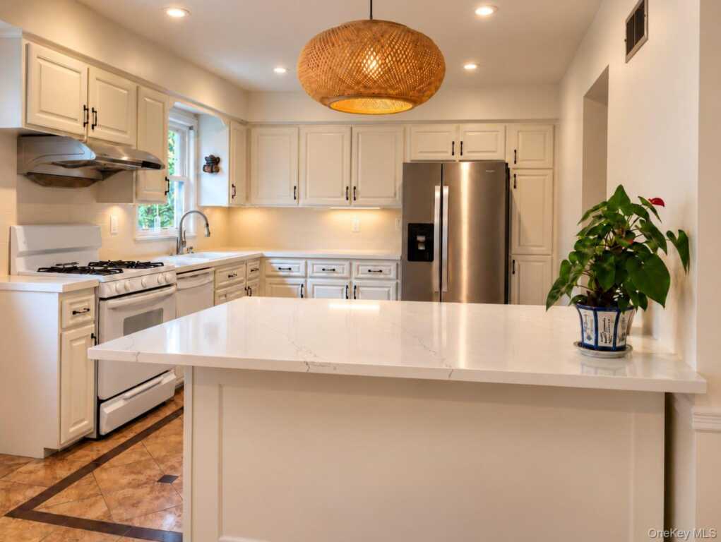 174 Waverly Road, New Rochelle, NY 10583 - Photo 5 of 35