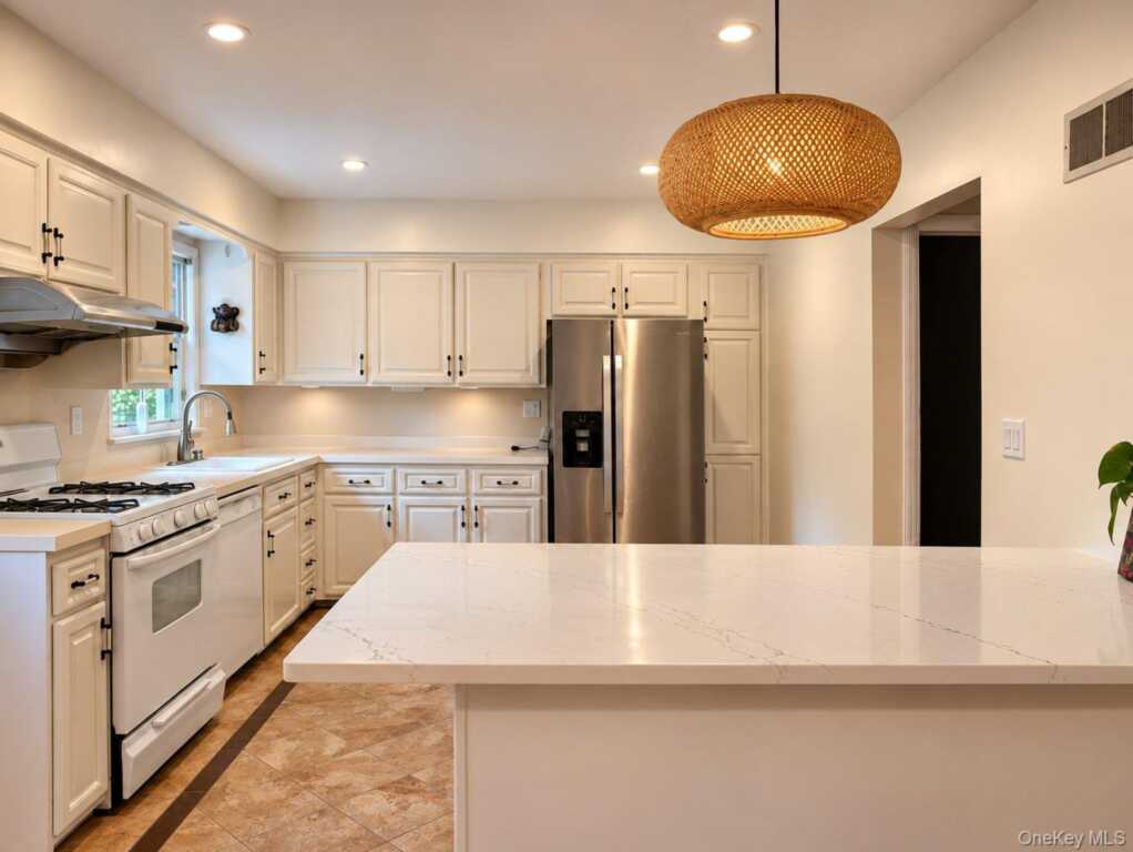 174 Waverly Road, New Rochelle, NY 10583 - Photo 6 of 35