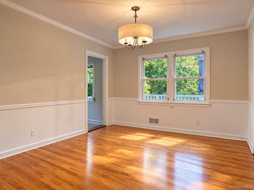 174 Waverly Road, New Rochelle, NY 10583 - Photo 7 of 35