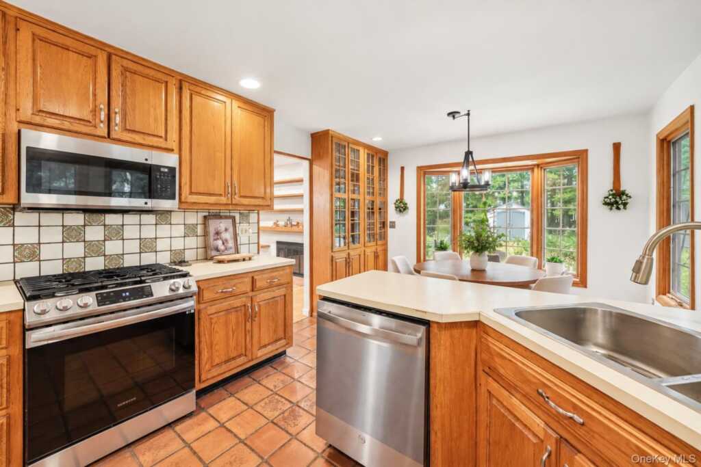 18 Tamarac Avenue, New City, NY 10956 - Photo 11 of 35