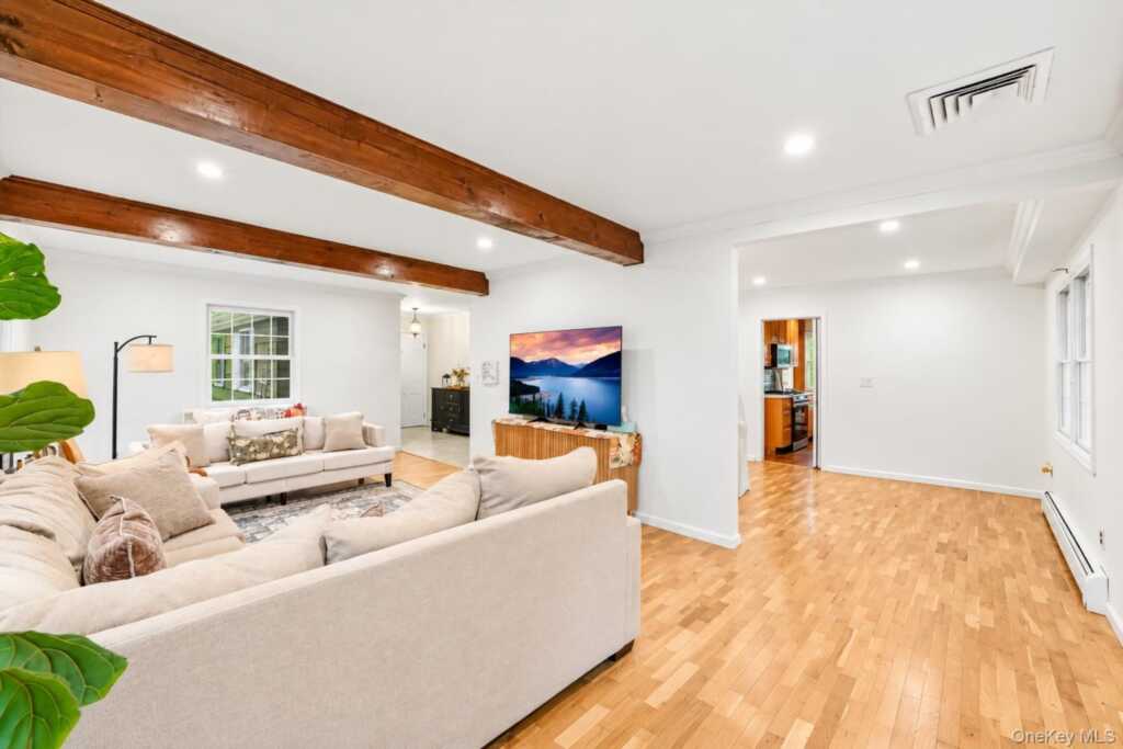 18 Tamarac Avenue, New City, NY 10956 - Photo 8 of 35