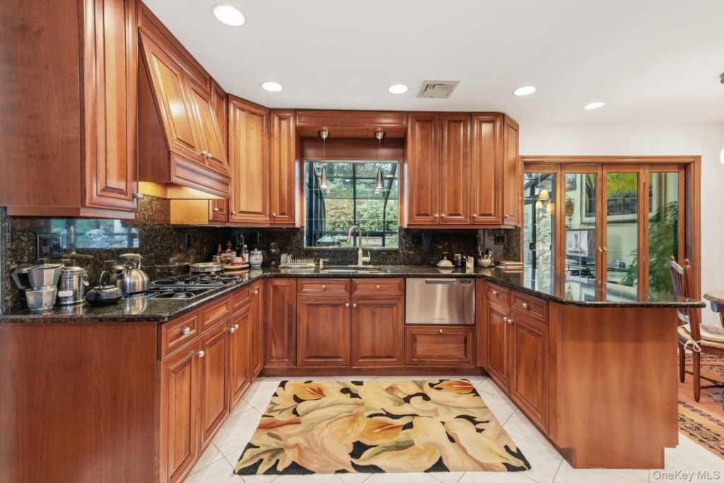 18 Harold Street, Nanuet, NY 10954 - Photo 16 of 50