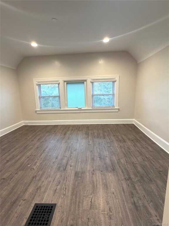 148 Meadow Lane, New Rochelle, NY 10805 - Photo 15 of 22