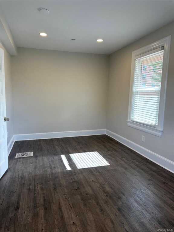148 Meadow Lane, New Rochelle, NY 10805 - Photo 7 of 22