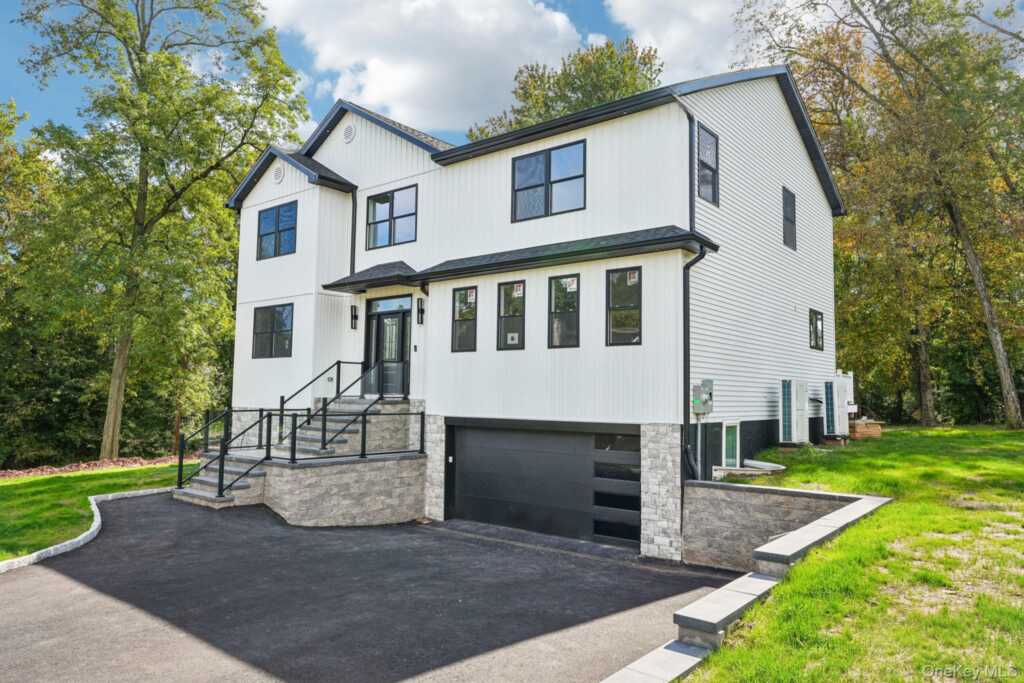 71 Gilchrest Road, Valley Cottage, NY 10989 - Photo 2 of 46