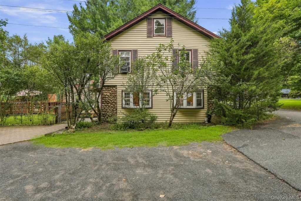 164 Woodland Avenue, Pearl River, NY 10965