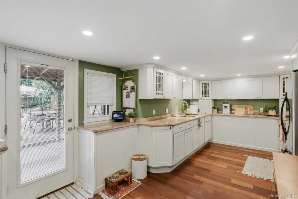 164 Woodland Avenue, Pearl River, NY 10965 - Photo 11 of 39