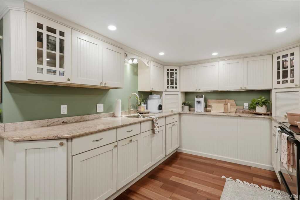 164 Woodland Avenue, Pearl River, NY 10965 - Photo 15 of 39