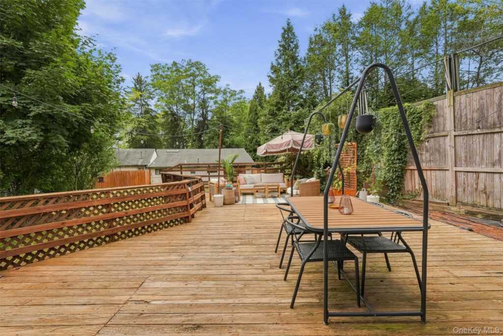 164 Woodland Avenue, Pearl River, NY 10965 - Photo 31 of 39