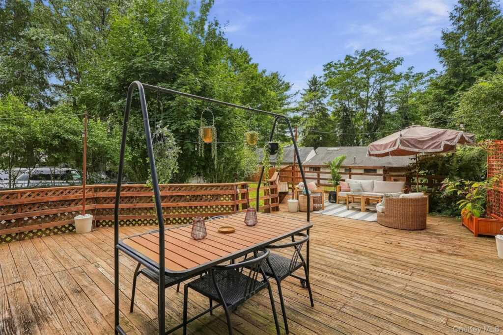 164 Woodland Avenue, Pearl River, NY 10965 - Photo 32 of 39