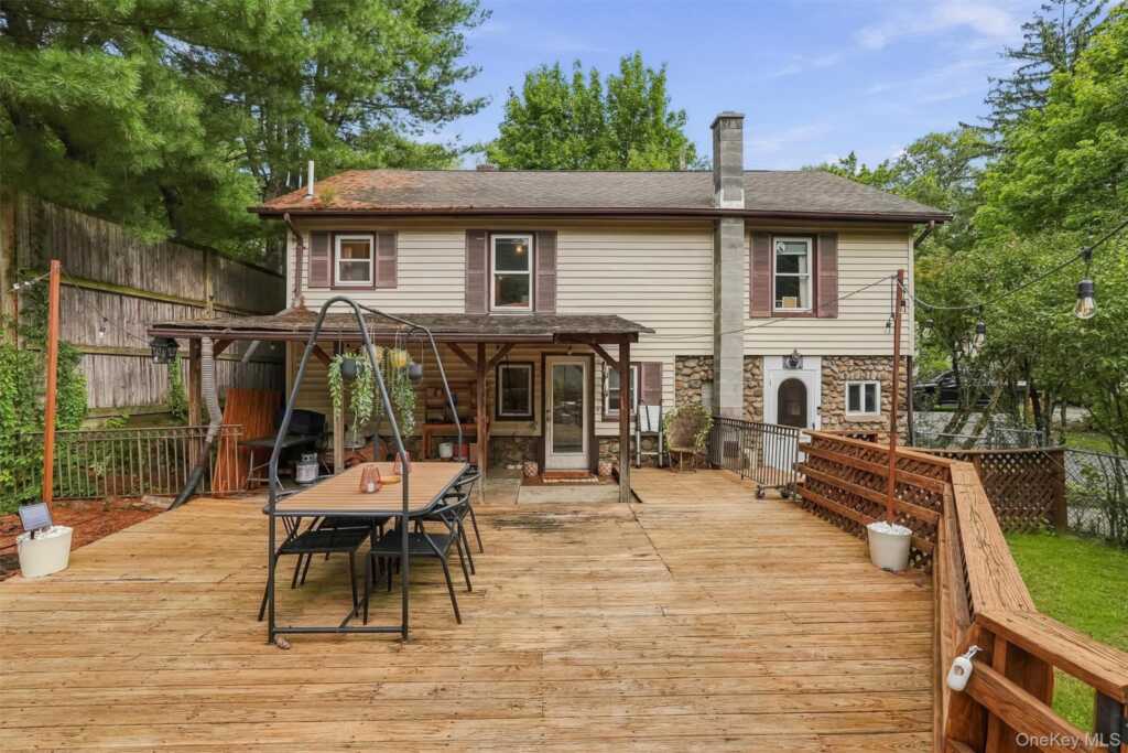 164 Woodland Avenue, Pearl River, NY 10965 - Photo 34 of 39