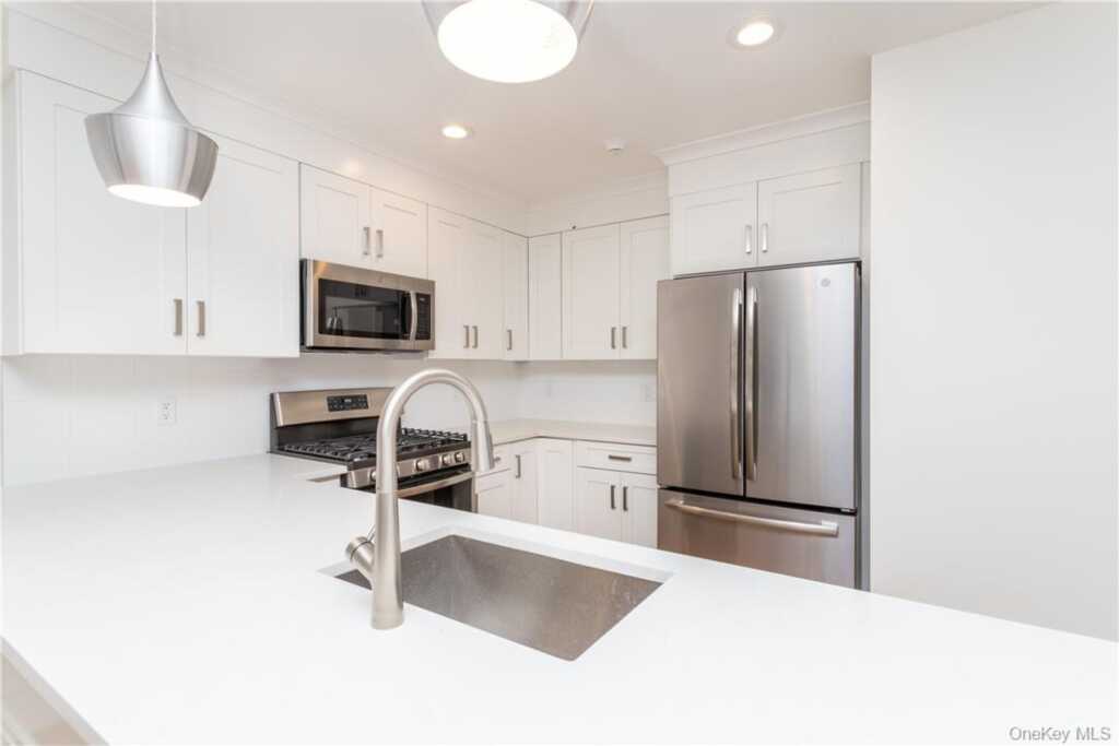 121 Fisher Avenue, Unit #5, White Plains, NY 10606