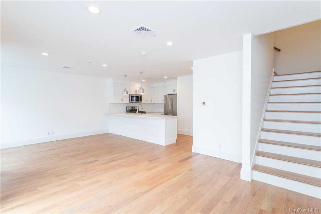 121 Fisher Avenue, Unit #5, White Plains, NY 10606 - Photo 6 of 23