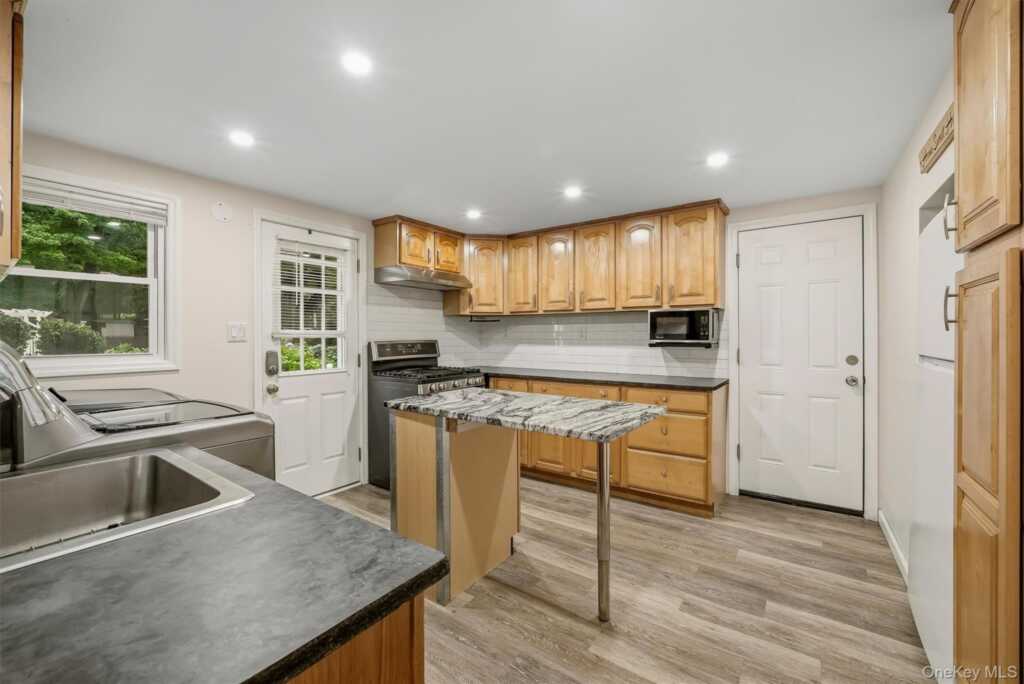 104 S Airmont Road, Suffern, NY 10901 - Photo 36 of 50
