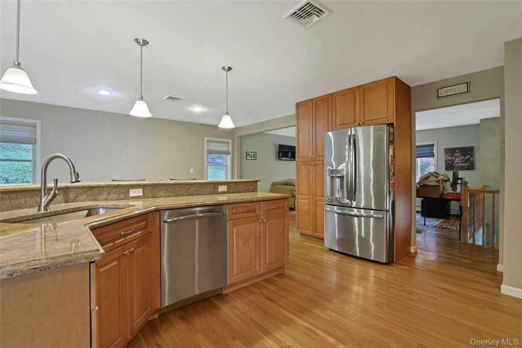 3 Five Oaks Lane, Valley Cottage, NY 10989 - Photo 10 of 41