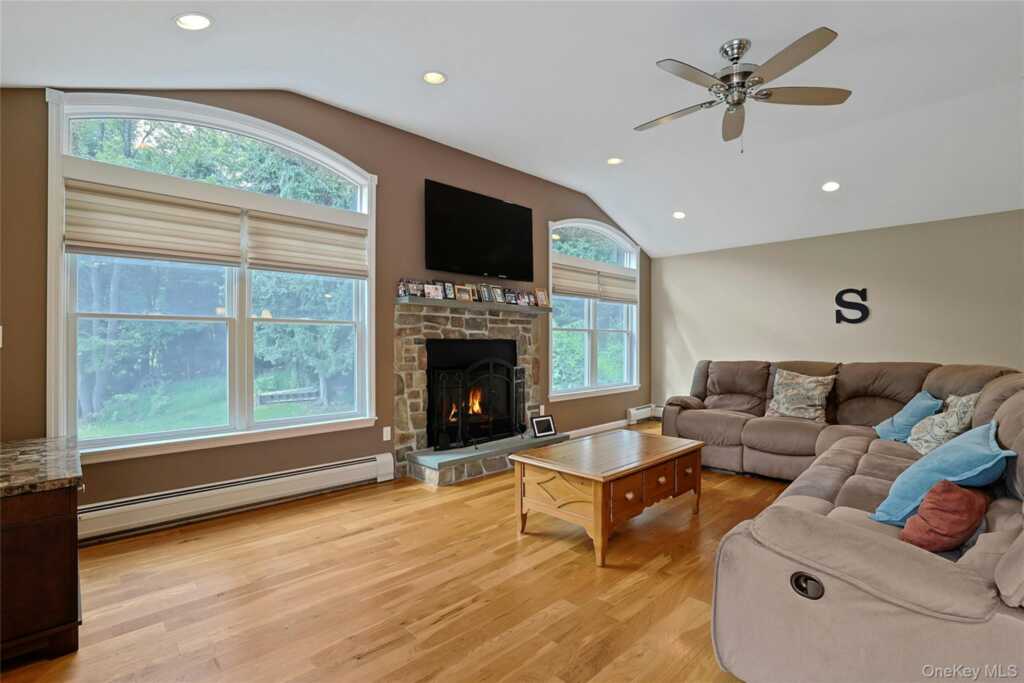 3 Five Oaks Lane, Valley Cottage, NY 10989 - Photo 12 of 41