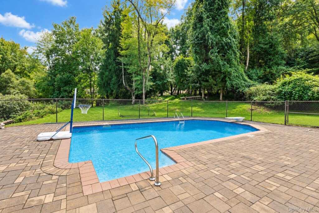 3 Five Oaks Lane, Valley Cottage, NY 10989 - Photo 38 of 41
