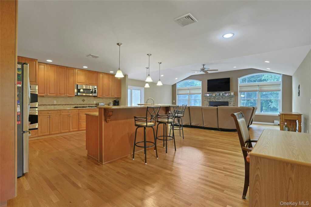 3 Five Oaks Lane, Valley Cottage, NY 10989 - Photo 6 of 41