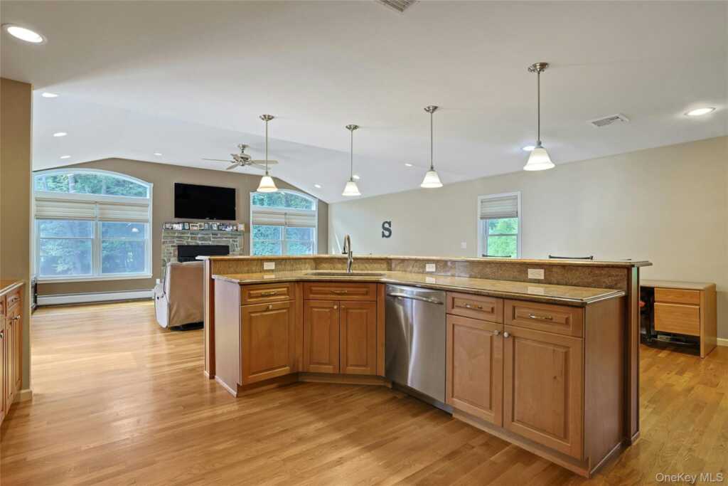 3 Five Oaks Lane, Valley Cottage, NY 10989 - Photo 8 of 41