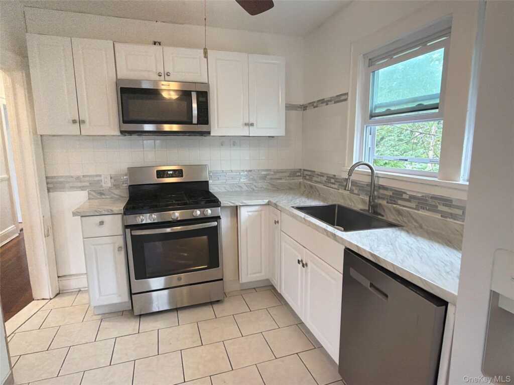 15 Stevens Street, White Plains, NY 10606 - Photo 2 of 22