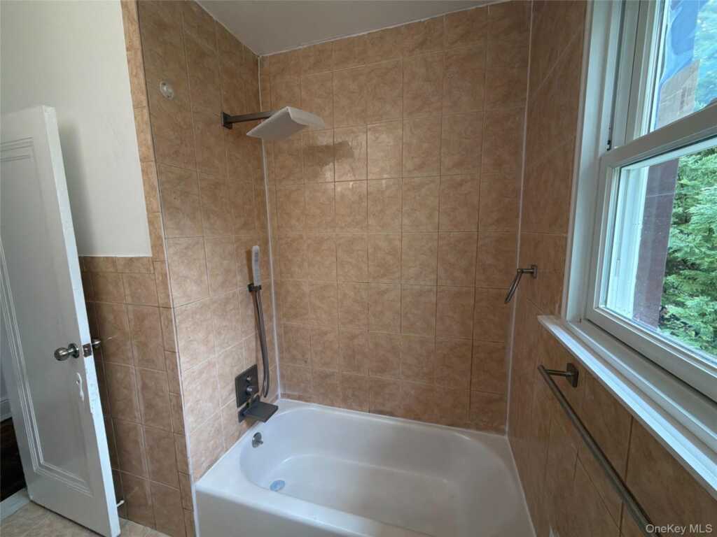 15 Stevens Street, White Plains, NY 10606 - Photo 8 of 22