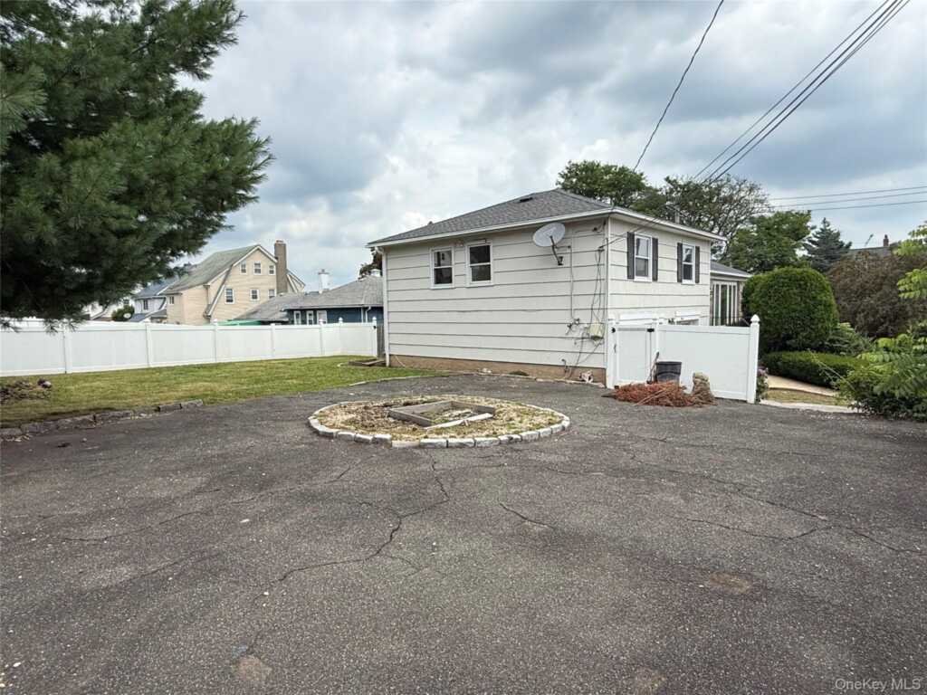 3 Soundview Street, New Rochelle, NY 10805 - Photo 2 of 10