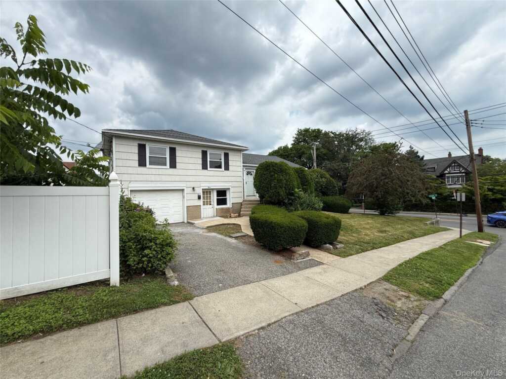 3 Soundview Street, New Rochelle, NY 10805 - Photo 3 of 10