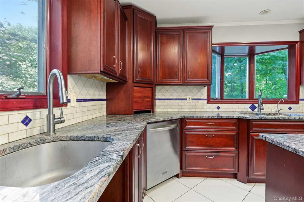 19 Farview Terrace, Suffern, NY 10901 - Photo 12 of 38