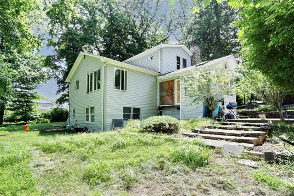 19 Farview Terrace, Suffern, NY 10901 - Photo 2 of 38
