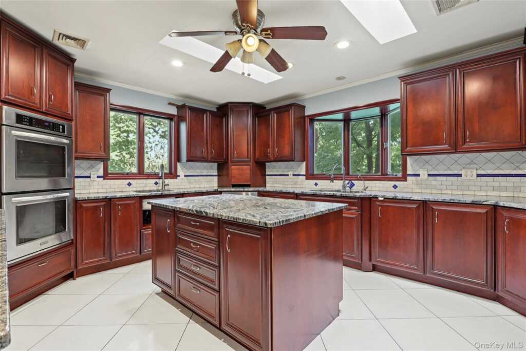 19 Farview Terrace, Suffern, NY 10901 - Photo 7 of 38