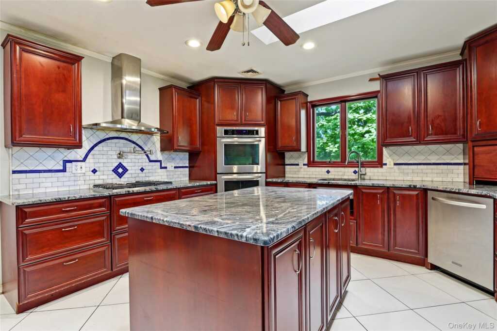 19 Farview Terrace, Suffern, NY 10901 - Photo 9 of 38