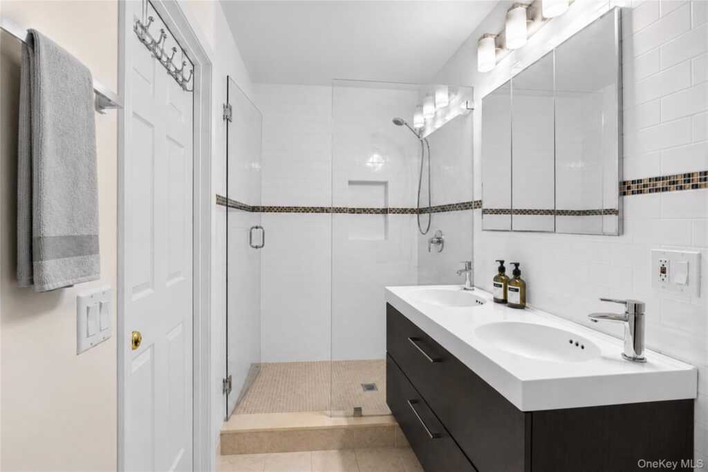 13 Cedar Place, Rye, NY 10580 - Photo 4 of 29