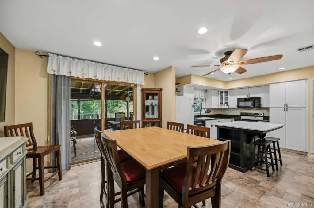 64 Forest Glen Road, Valley Cottage, NY 10989 - Photo 13 of 42