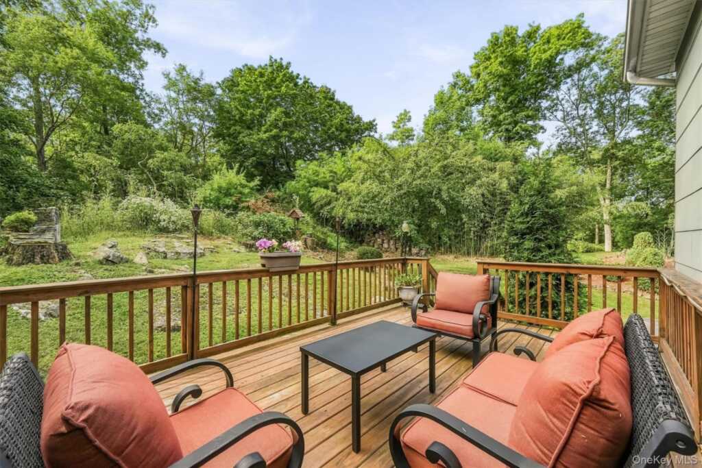 64 Forest Glen Road, Valley Cottage, NY 10989 - Photo 29 of 42