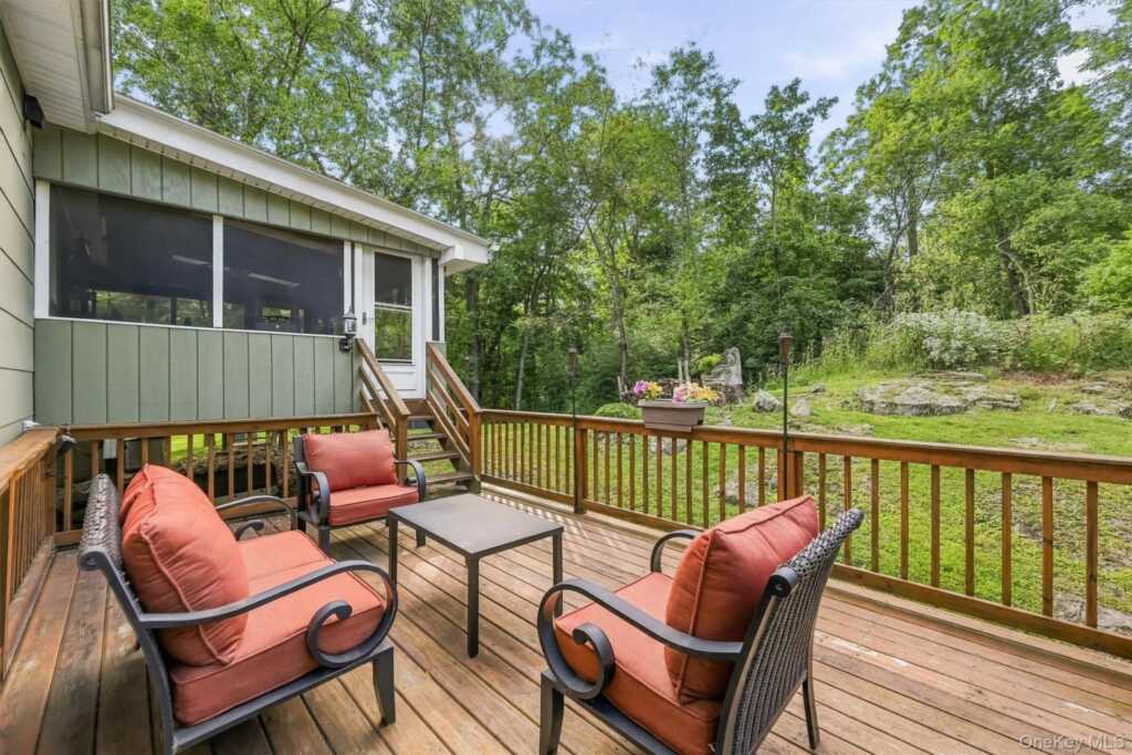 64 Forest Glen Road, Valley Cottage, NY 10989 - Photo 30 of 42