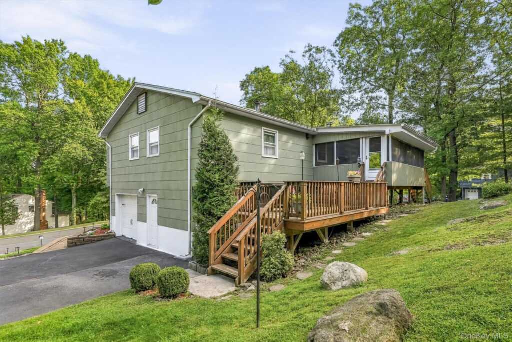 64 Forest Glen Road, Valley Cottage, NY 10989 - Photo 31 of 42
