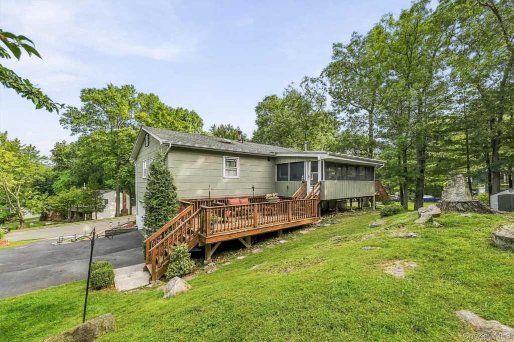 64 Forest Glen Road, Valley Cottage, NY 10989 - Photo 33 of 42