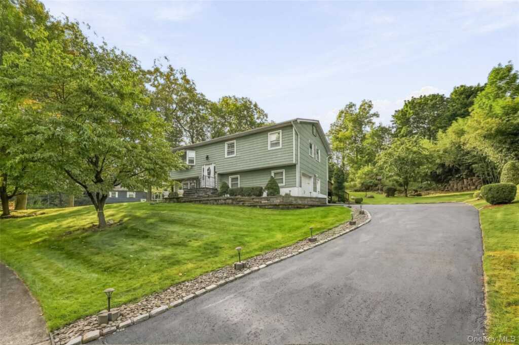 64 Forest Glen Road, Valley Cottage, NY 10989 - Photo 38 of 42