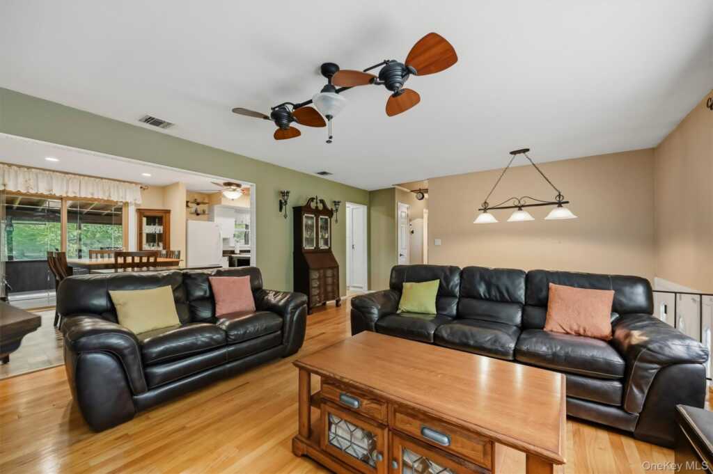 64 Forest Glen Road, Valley Cottage, NY 10989 - Photo 7 of 42